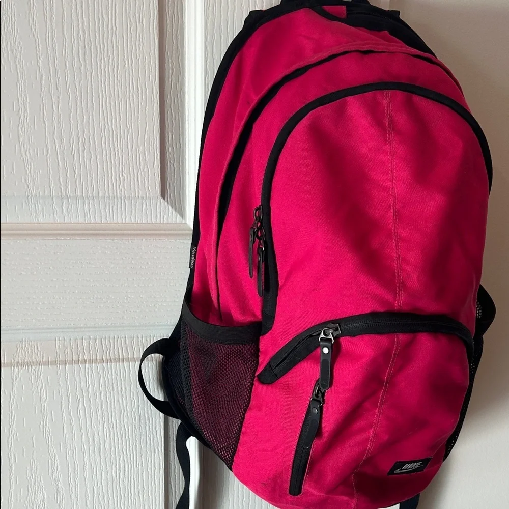 Nike Pink Womens Backpack GREAT CONDITION lots of pockets